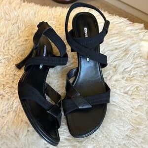 Designer Donald Pliner leather and elastic ankle strap heel sz 8.5
